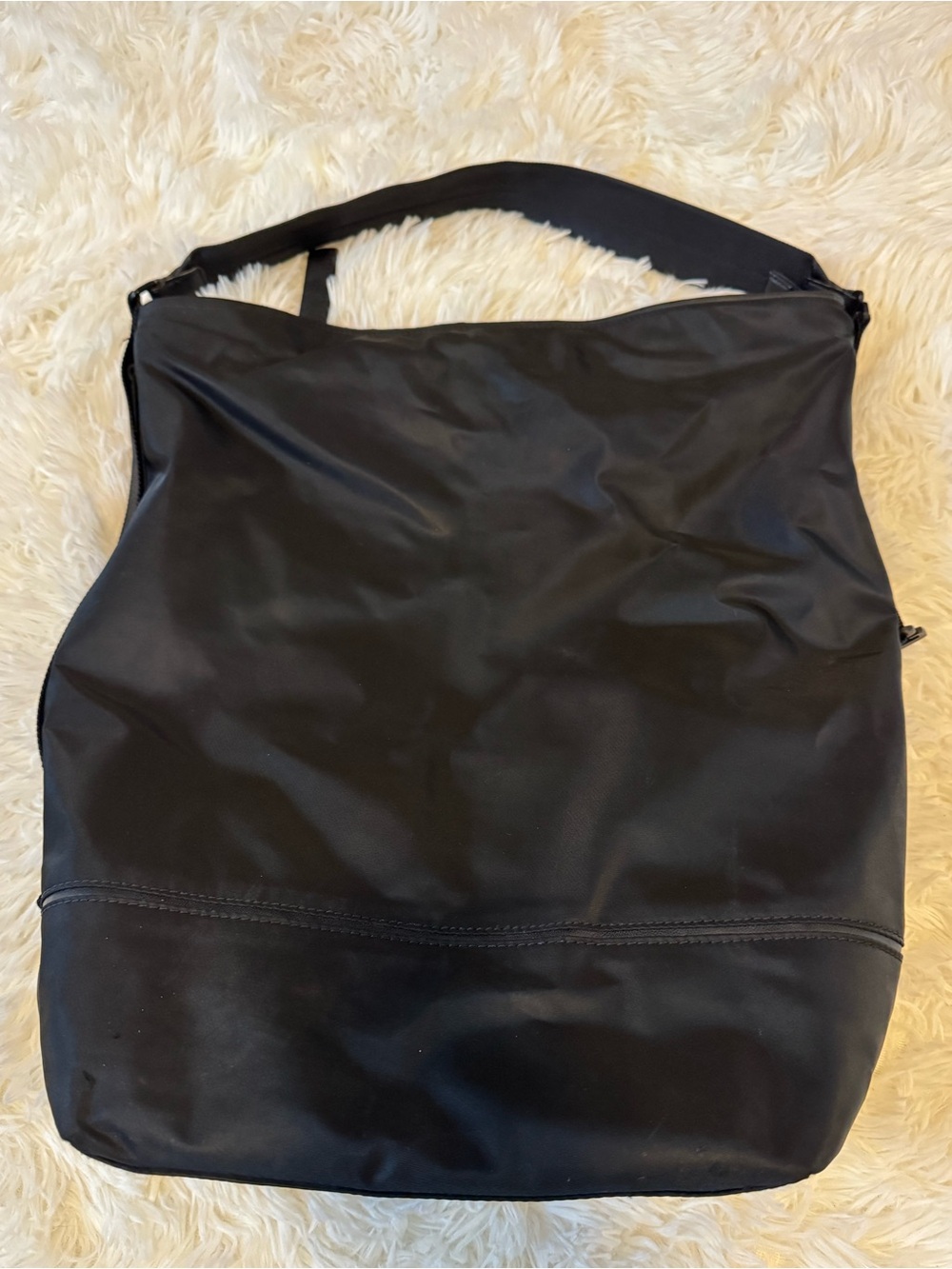 Lululemon All Set Hobo Bag - Picture 6 of 9